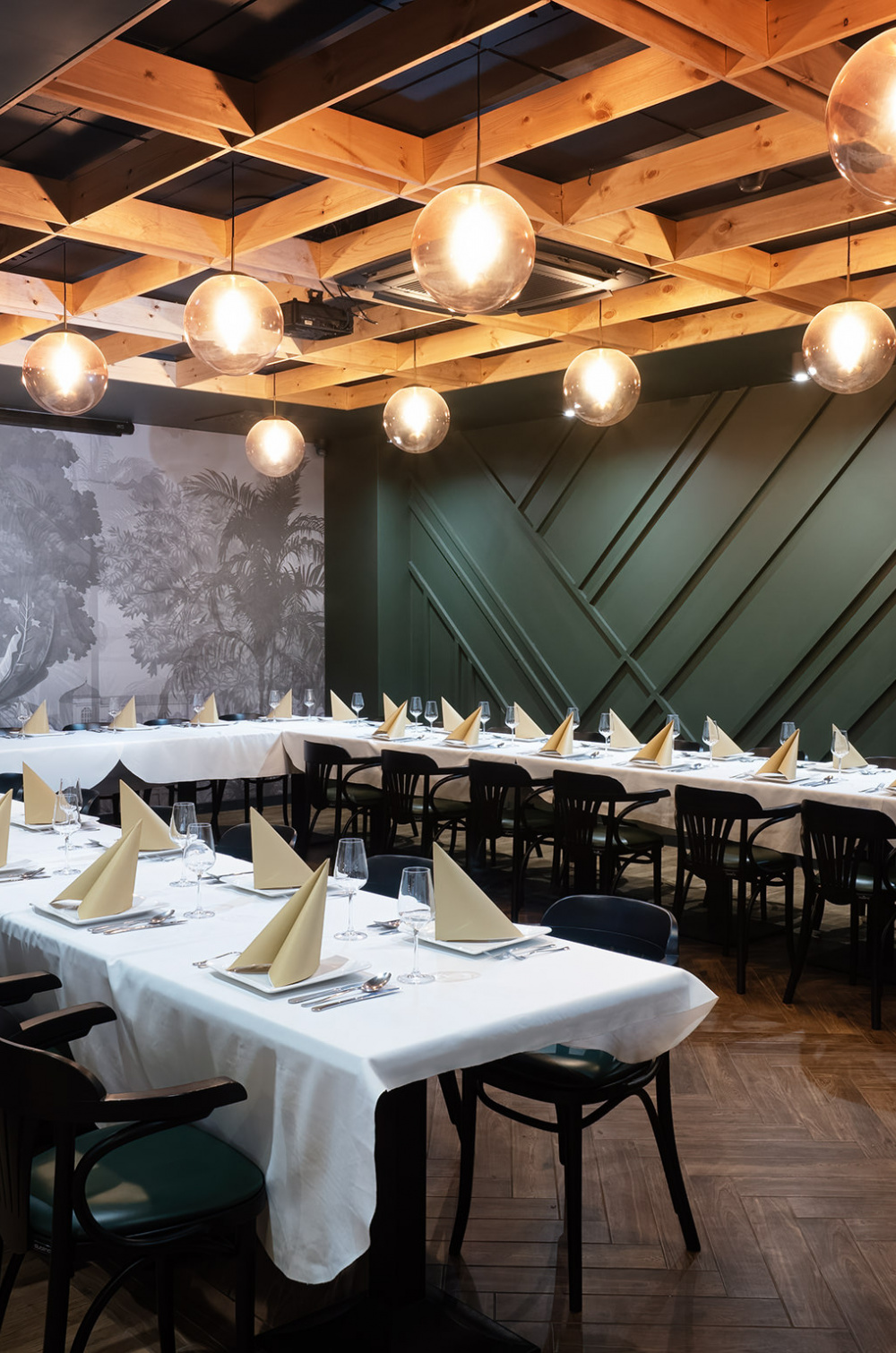 Salónik pre 45 hostí